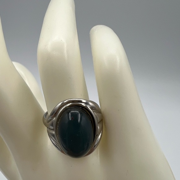 Vintage Stretch Flower Elegant Black and Silver Beaded Ring - Picture 8 of 15